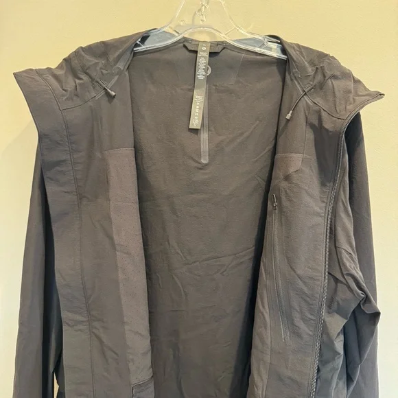 NWT Lululemon Men’s Weather-Resistant Black Rain Jacket, Size XL
